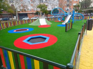 cesped artificial sevilla parque infantil